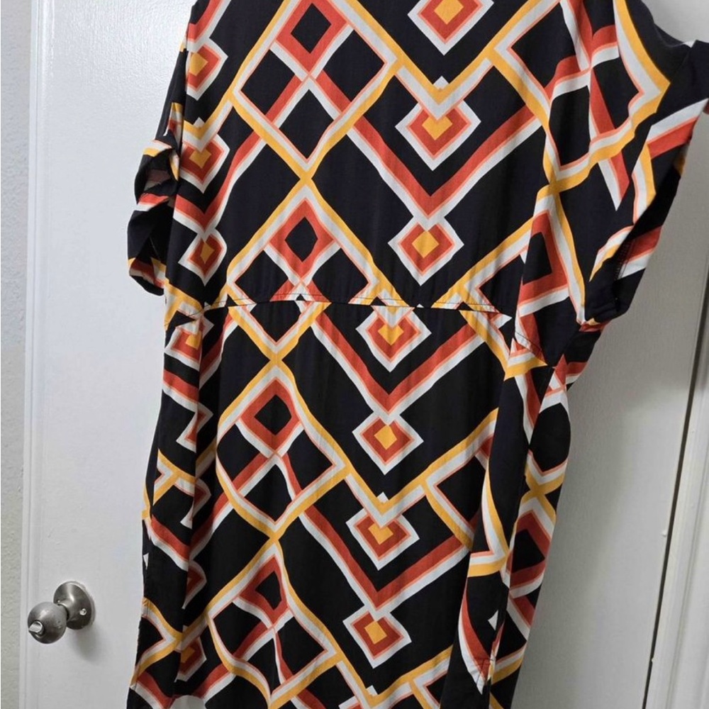 Geometric Patterned Button-Up Dress - Picture 8 of 10